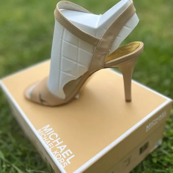 Michael Kors Tan Sandals Smooth Finish