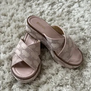 Michael Kors Women's Pink Slide Sandals-new✨