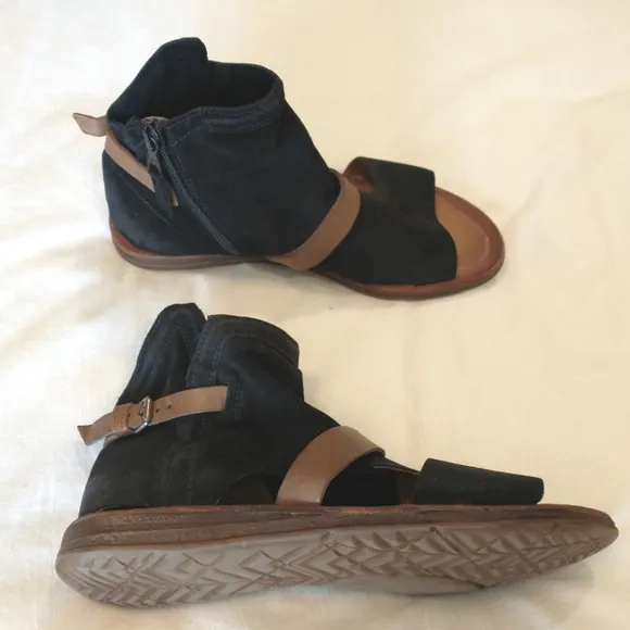 Miz Mooz Finney Suede Sandals - 37 &amp; 40 WIDE EU - Black Suede - NWOB