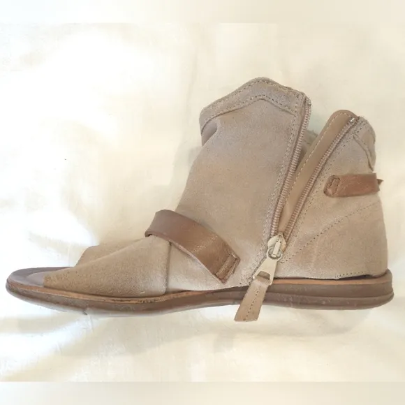 Miz Mooz Finney Suede Sandals - 37 &amp; 40 WIDE EU - Taupe Suede - NWOB