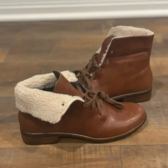 Naot Women’s Size 39 US 8-8.5 Pali Soft Chestnut Brown Leather Shearling Boots