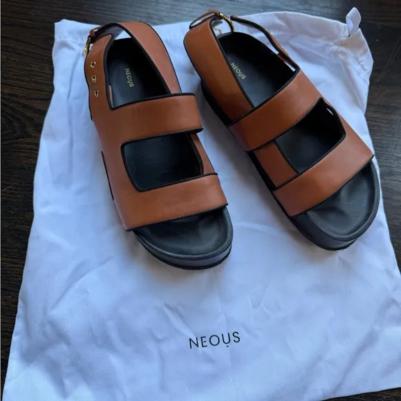 NEOUS BROWN CHER 50 FLATFORMLEATHER SANDALS Brown/Black Women's