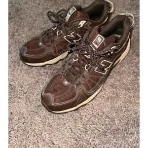 New Balance brown men’s shoes