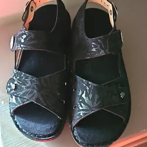 NEW FINN COMFORT BARBUDA ARABESQUE BLACK LEATHER SANDALS sz 38/8