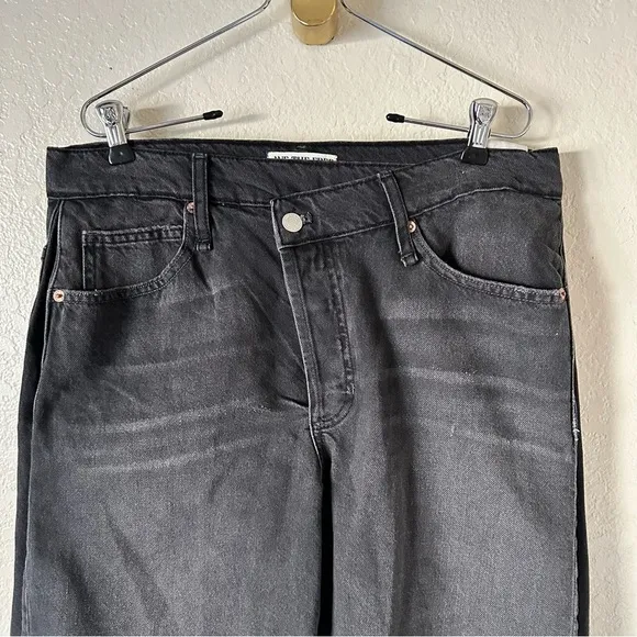 New free people We The Free Boomerang Long Shorts black denim size 31