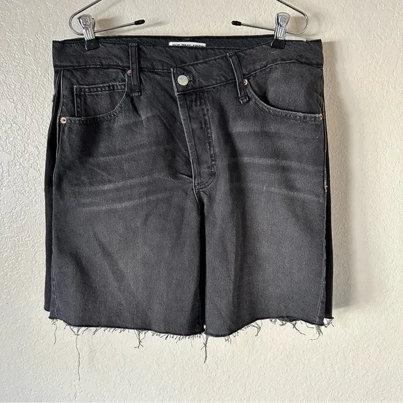 New free people We The Free Boomerang Long Shorts black denim size 31