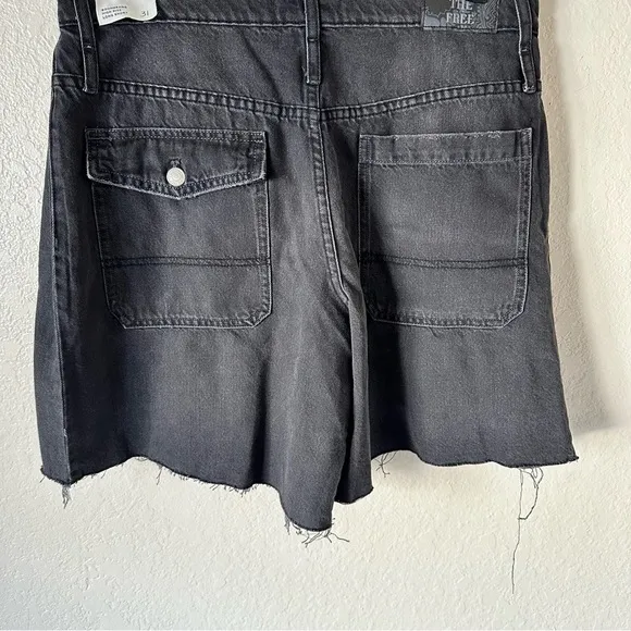 New free people We The Free Boomerang Long Shorts black denim size 31