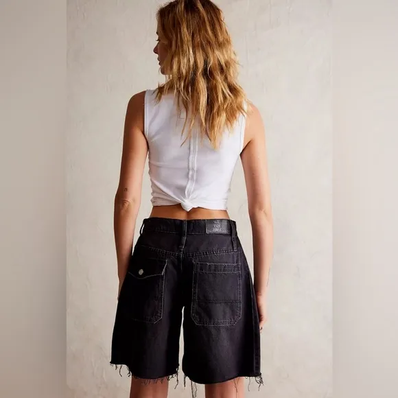 New free people We The Free Boomerang Long Shorts black denim size 31
