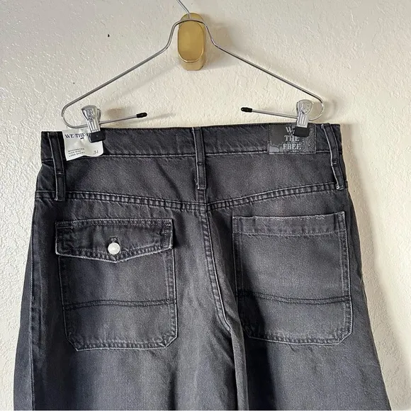New free people We The Free Boomerang Long Shorts black denim size 31
