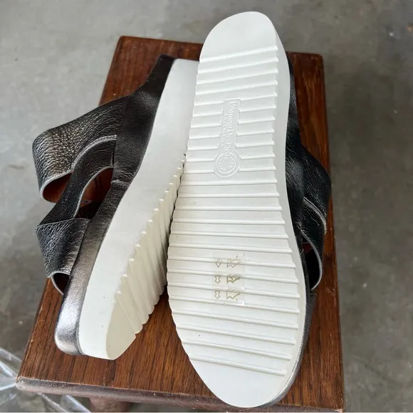 NEW L’amour Des Pieds Allyssa Leather Platform Sandals Platinum silver NWOB 8