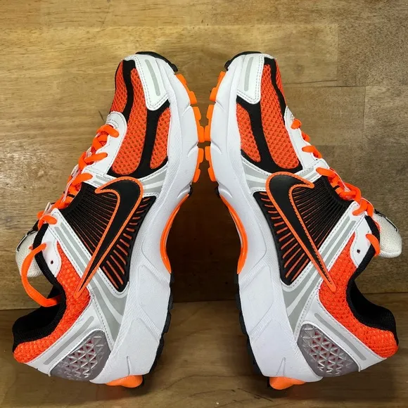NEW Nike Air Zoom Vomero 5 Womens Size 10.5 Running Shoes Sneakers Orange Black