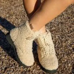 NEW R0AM Combat Cush Faux fur Cozy Boots nude for women 364tn