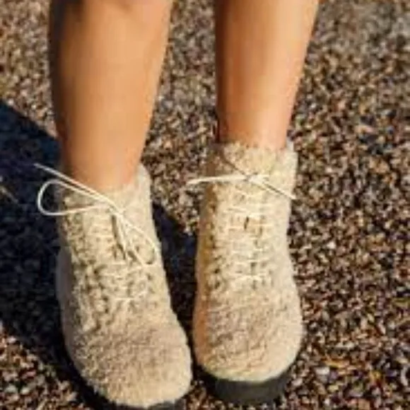 NEW R0AM Combat Cush Faux fur Cozy Boots nude for women 364tn