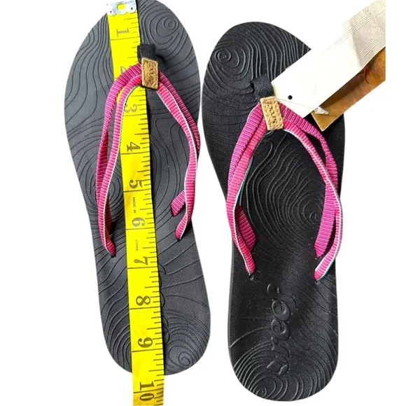 New ▶️ Reef ◀️ (2 pairs ) Double Zen Flip Flop size 7. One nwt, other tried on