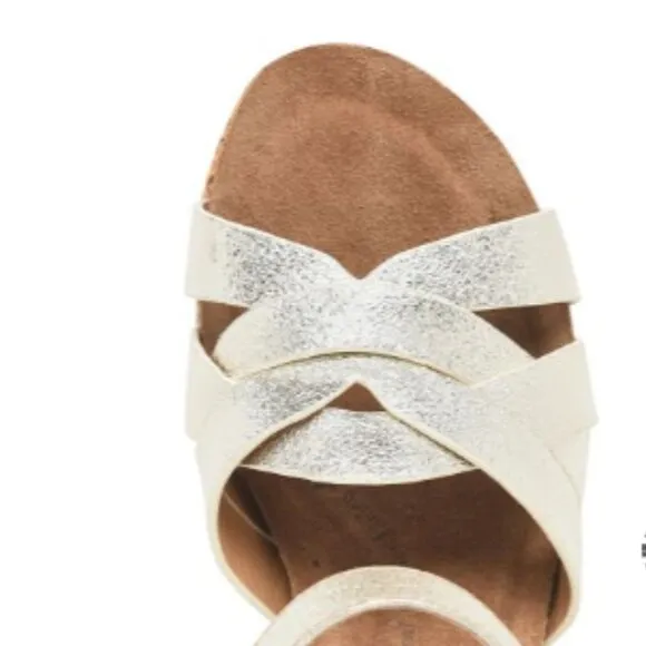 new Sofft Carlana Italian Leather Wedge Sandals  in box Patino 252
