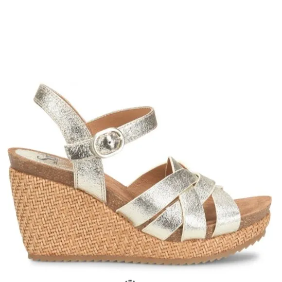 new Sofft Carlana Italian Leather Wedge Sandals  in box Patino 252