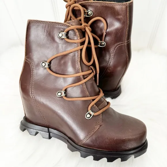 NEW SOREL JOAN OF ARCTIC WEDGE III LACE BOOT SIZE 6.5