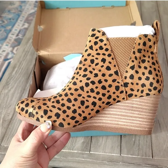 NEW TOMS Kelsey Boots In Cheetah Printed Suede Size Women's 6