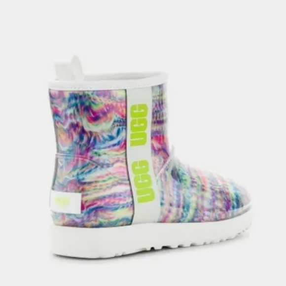 NEW UGG CLASSIC CLEAR WEATHER PROOF BOOTS $159