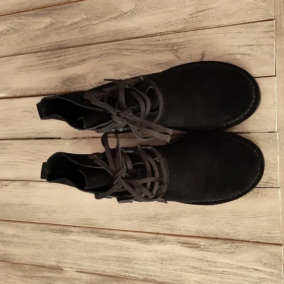 New UGG Women's Elvi Sneaker Boot in Black 🖤 Size 5🖤