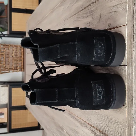 New UGG Women's Elvi Sneaker Boot in Black 🖤 Size 5🖤