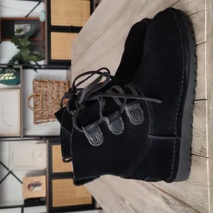 New UGG Women's Elvi Sneaker Boot in Black 🖤 Size 5🖤