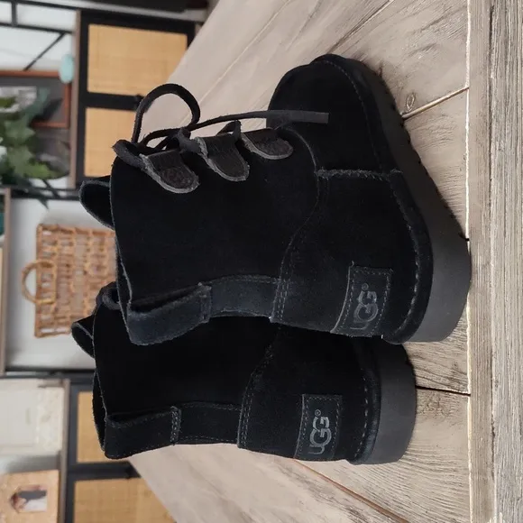 New UGG Women's Elvi Sneaker Boot in Black 🖤 Size 5🖤