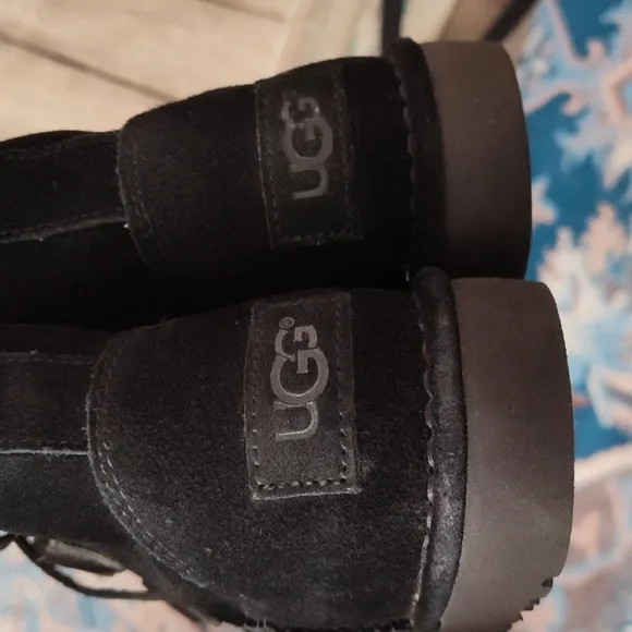 New UGG Women's Elvi Sneaker Boot in Black 🖤 Size 5🖤