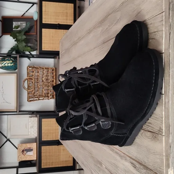 New UGG Women's Elvi Sneaker Boot in Black 🖤 Size 5🖤