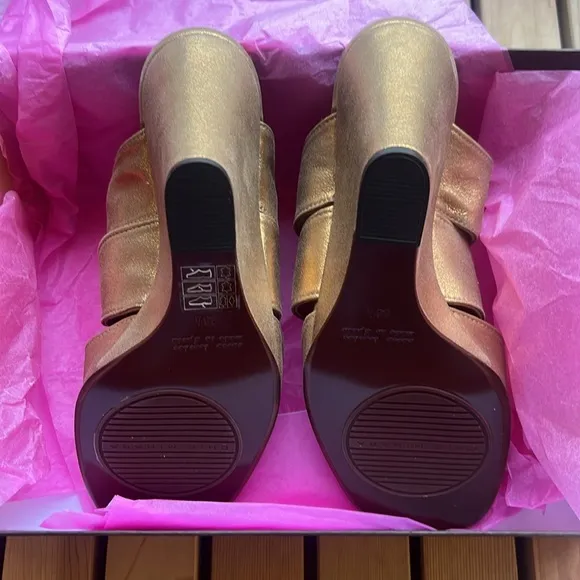 nib CHIE MIHARA Cruz Metallic Gold Wedge Sandals - Size 6.5