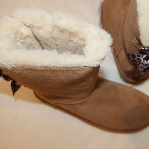 NIB UGG WOMEN'S CLASSIC SHORT BAILEY‎ BOW LEOPARD SUEDE SHEARLING BOOTS