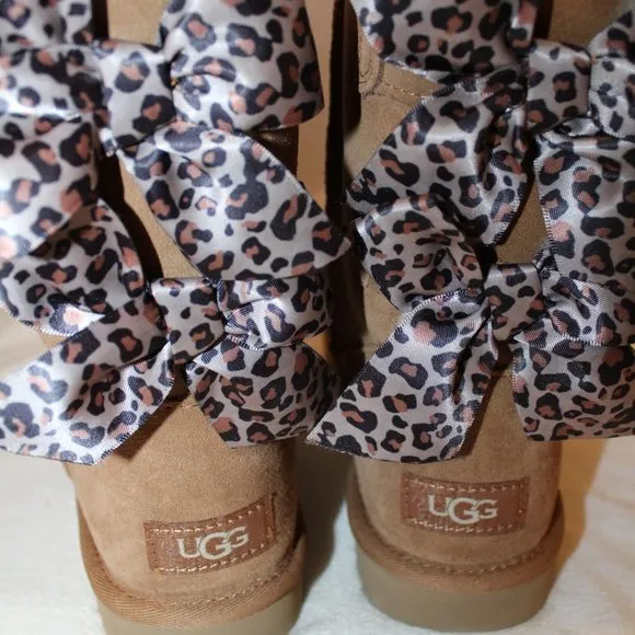 NIB UGG WOMEN'S CLASSIC SHORT BAILEY‎ BOW LEOPARD SUEDE SHEARLING BOOTS