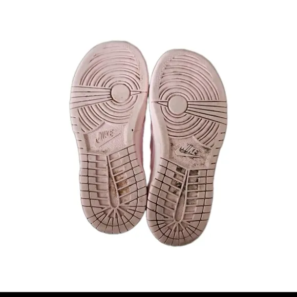 Nike Girls' Kids' Dunk Low Triple Pink Sneaker 11C