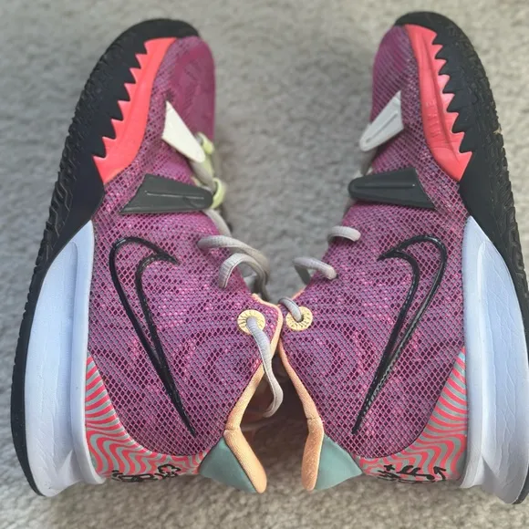 Nike Kids kyrie 7  Athletic Shoes purple