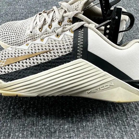 Nike Metcon 6 Sneakers Womens Size 10 Light‎ Orewood Brown Gold Training Fitness
