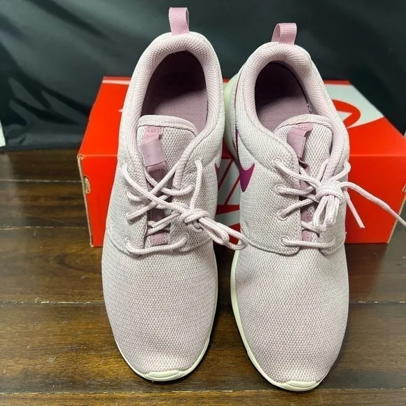 Nike Roshe One Plum Chalk/True Berry Women's 844994-501