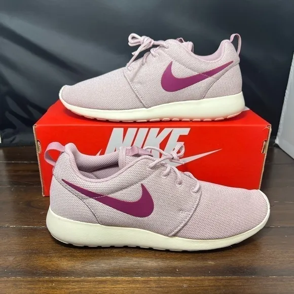 Nike Roshe One Plum Chalk/True Berry Women's 844994-501