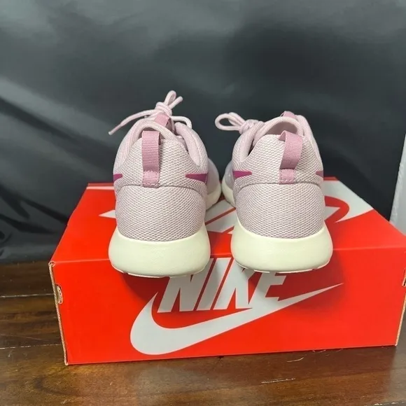 Nike Roshe One Plum Chalk/True Berry Women's 844994-501
