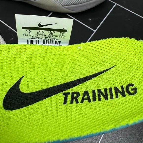 Nike Women's Air Zoom Strong 2 &quot;Light Bone&quot; Training/Lifting Shoe - Size 8