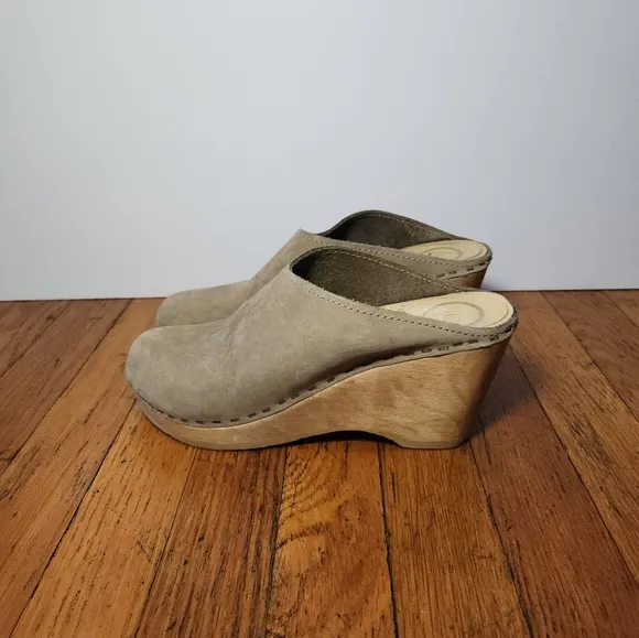 NO. 6 New School Wedge Clog Taupe Tan