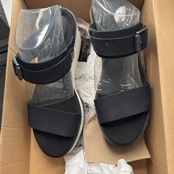 NWB! Timberland Koralyn  Black and White Platform Sandals size 9