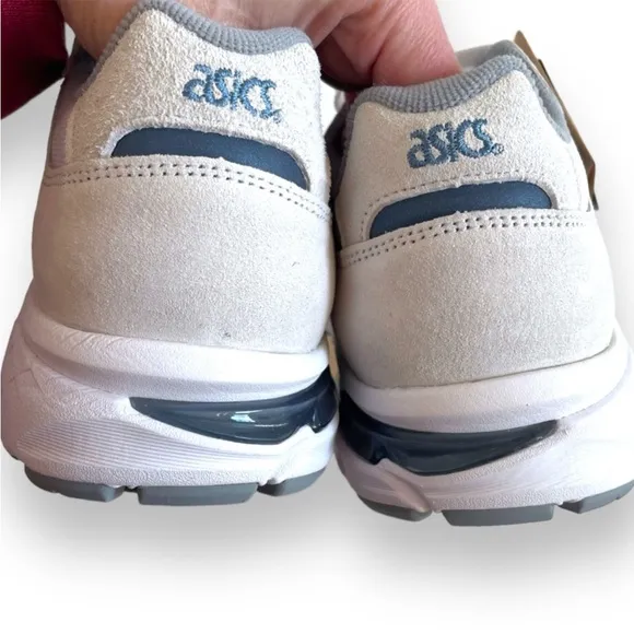 NWB Women's Asics GT-II 2000 Anniversary heritage Upper Running Shoe Grey 8.5