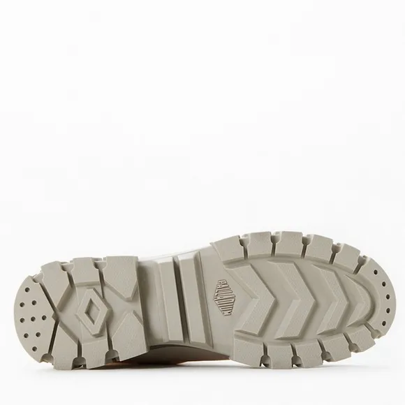 NWOB $180 Palladium Women's Overcush Revolt Boots