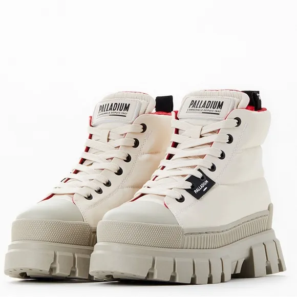 NWOB $180 Palladium Women's Overcush Revolt Boots