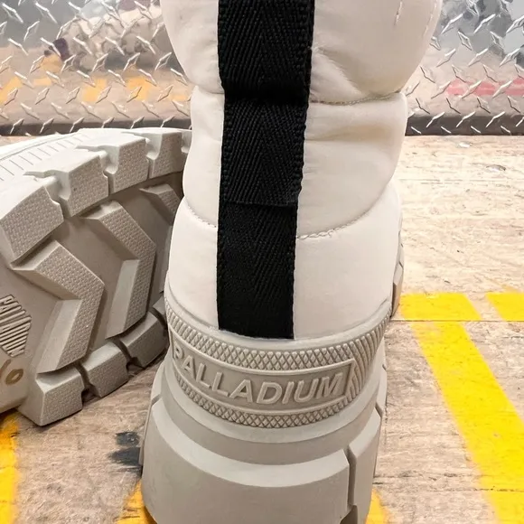 NWOB $180 Palladium Women's Overcush Revolt Boots