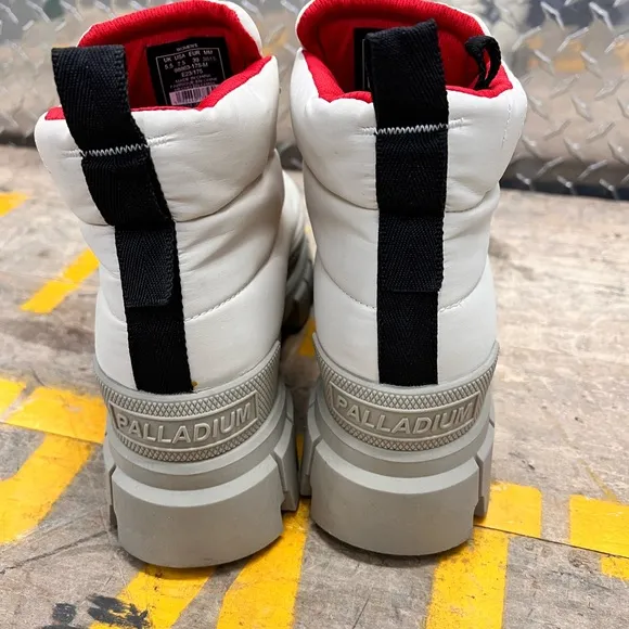 NWOB $180 Palladium Women's Overcush Revolt Boots