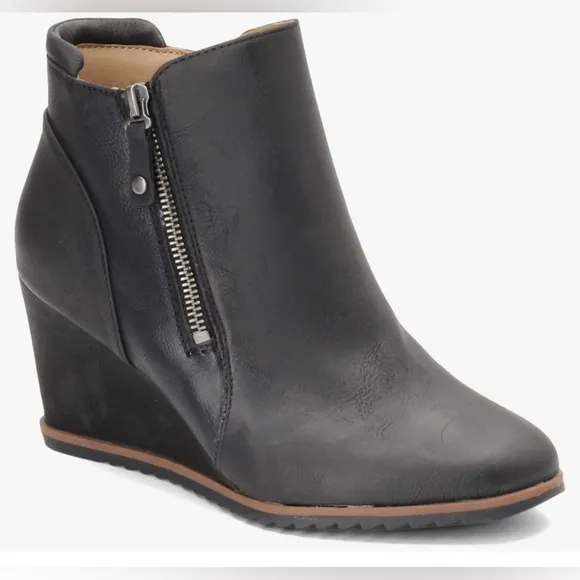 NWOB - NATURALIZER SOUL Women's Black Haley Wedge Ankle Bootie - Size 8