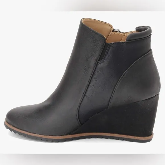 NWOB - NATURALIZER SOUL Women's Black Haley Wedge Ankle Bootie - Size 8