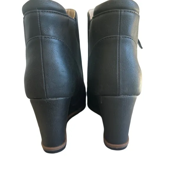 NWOB - NATURALIZER SOUL Women's Black Haley Wedge Ankle Bootie - Size 8