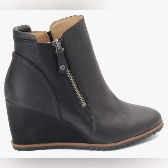 NWOB - NATURALIZER SOUL Women's Black Haley Wedge Ankle Bootie - Size 8